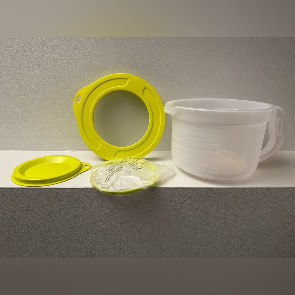 Tupperware Mix-N-Stor Pitcher